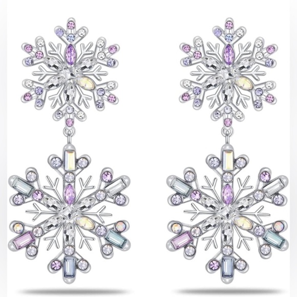 Jewelry - Beautiful Rhinestone Snow ❄️ Flake Earrings